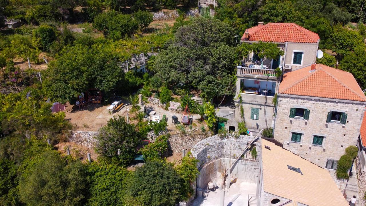 믈리니 Old Stone House 아파트 호텔 외부 사진